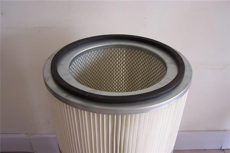 风机乐动(中国)主要是由风机，滤筒还有控制柜和箱体几大部件组合而成的，其中利用风机将粉尘吸入箱体内