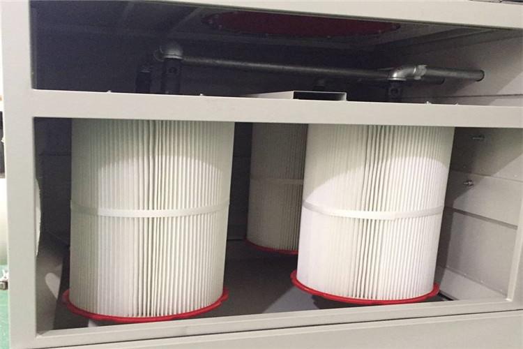 吸尘器乐动(中国)将滤料的接口由以前的胶粘接和工业缝纫机接口方式全部改为超声波一体式焊接