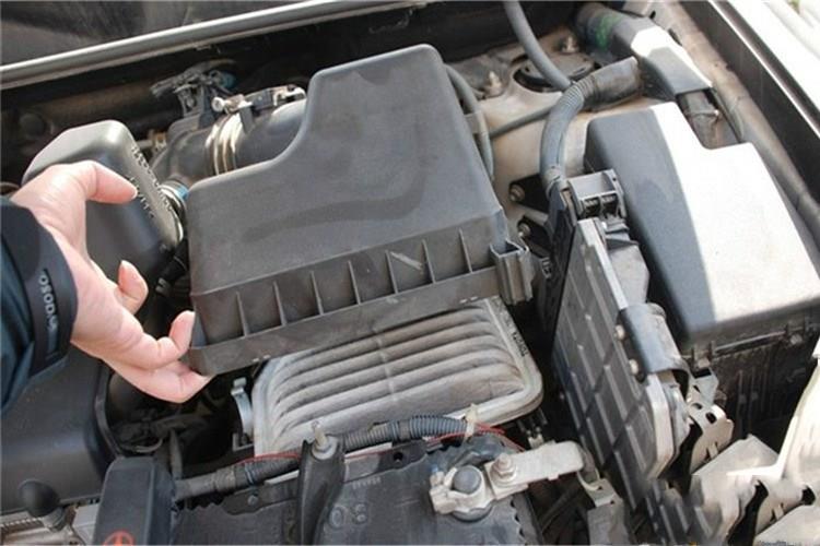 干式乐动在线注册在维护时，取出滤芯，轻轻敲击端面，灰尘即可掉下，同时可用毛刷轻刷沾污表面