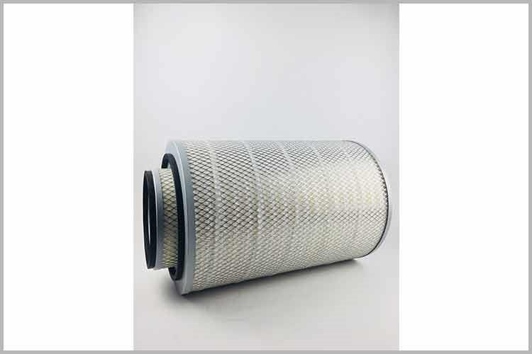 将旧滤清器的另一端拔下，接入新滤清器上，并用螺丝刀拧紧管箍，防止漏油，再把换好的液压乐动在线注册安装回原位