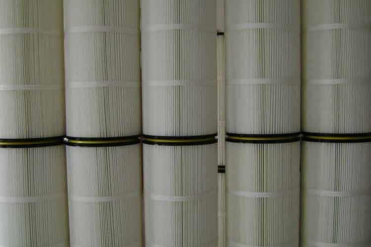 聚酯纤维乐动(中国)停机后，在无引风的情况下仍应开动喷吹清灰机构