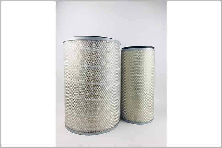 经常检查和清理客车乐动在线注册离心除尘罩上的排气孔，使它保持畅通，倒尽积尘盘中的尘土