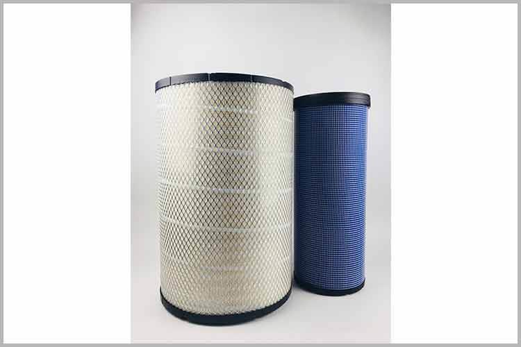 一般来说，发动机乐动在线注册一年更换一次就足够，如果空气粉尘大可以视情况缩短更换周期